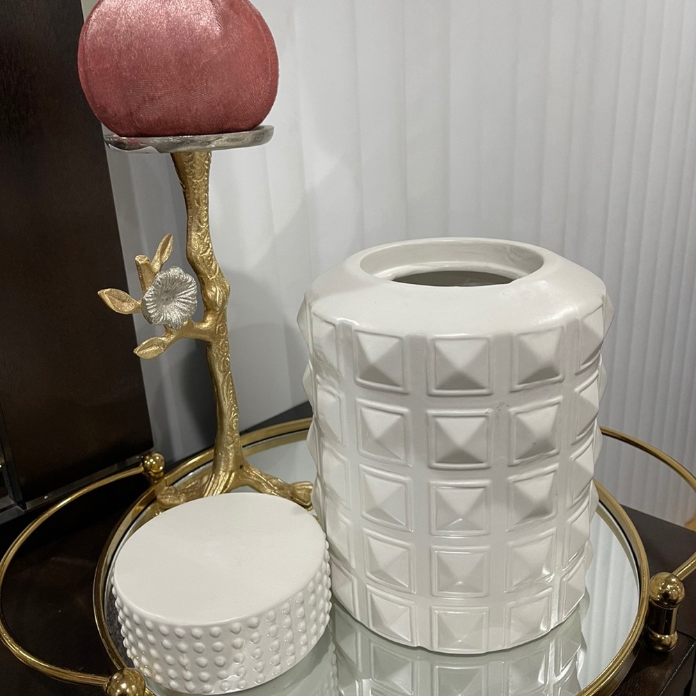 Vase - Picture 2 of 4